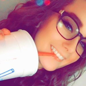 Meet your Posher, Makayla